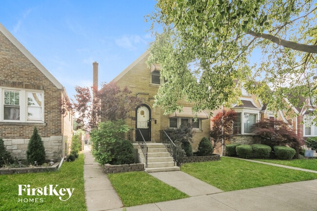 Building Photo - 3034 N Nagle Ave