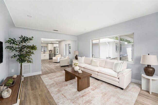 Foto del edificio - 4925 Alcazar Way S
