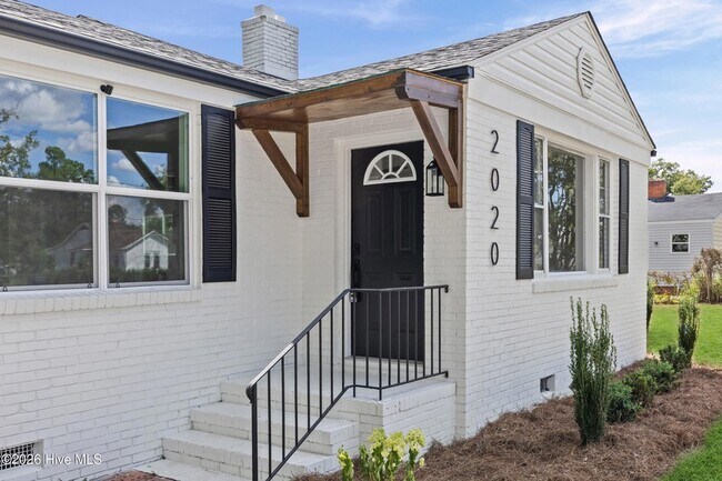 Building Photo - 2020 Kennedy Dr