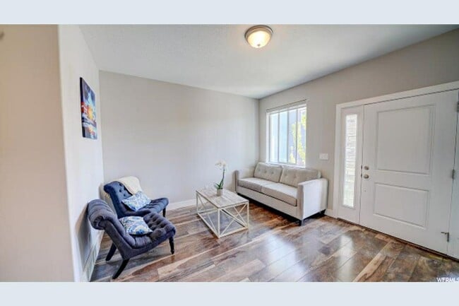 Foto del edificio - Beautiful 4 Bedroom Home in Midvale!