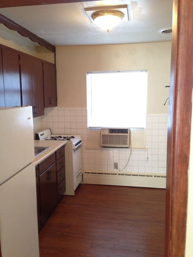 Building Photo - 440 E Cherry St