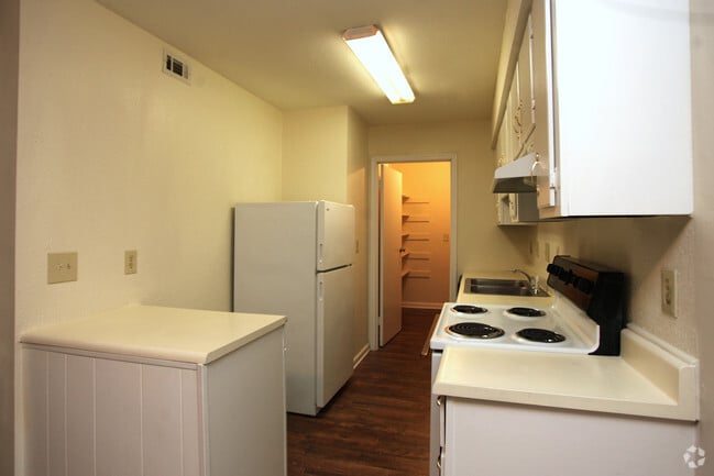 The Colony Apartments Burlington, NC