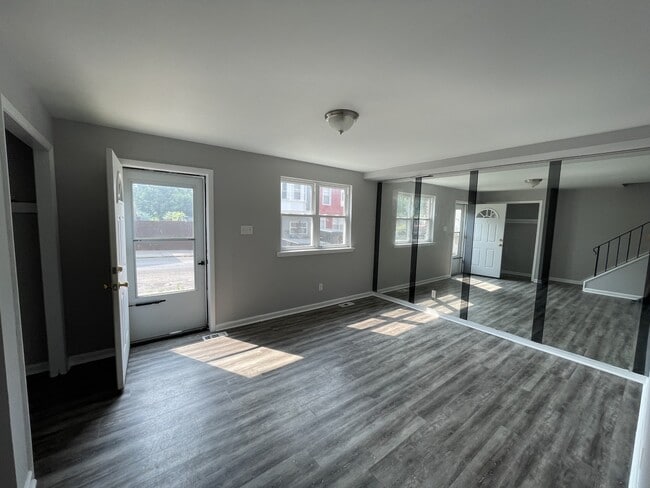 Photo - 261 E Haines St House