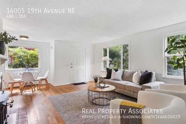 Building Photo - Charming 4 Bedroom Home in Olympic Hills! ...