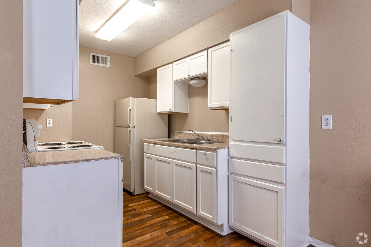 Oak Lawn Place Apartments in Corsicana, TX