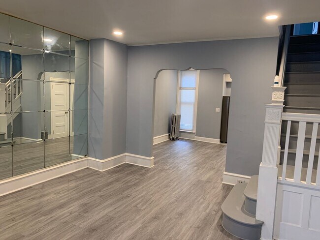 Foto del edificio - Spacious 3 Bed, 1.5 Bath Home – $1,795/Mon...