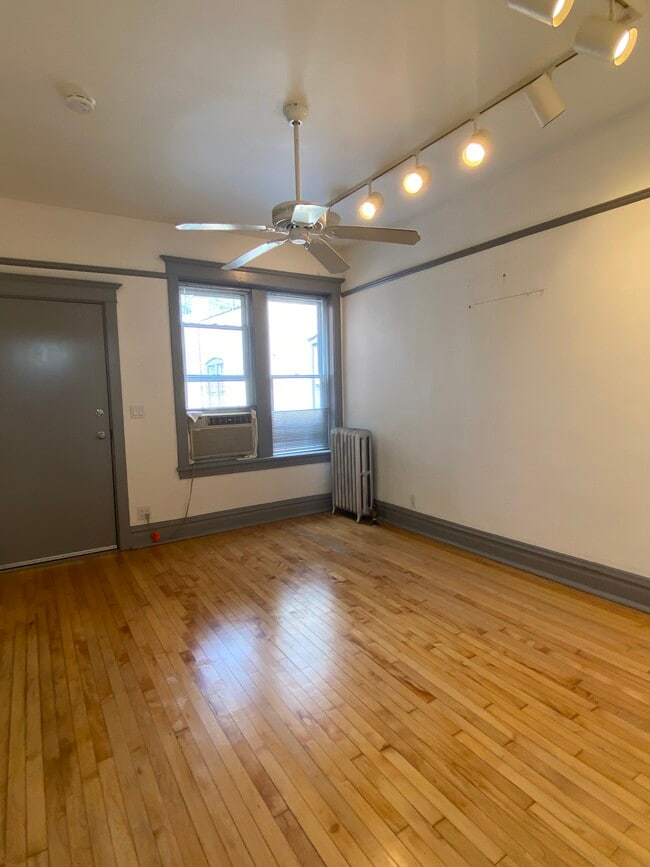 Building Photo - 2533 W Cortez St