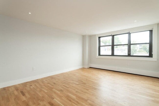 Interior Photo - 1410 Columbia