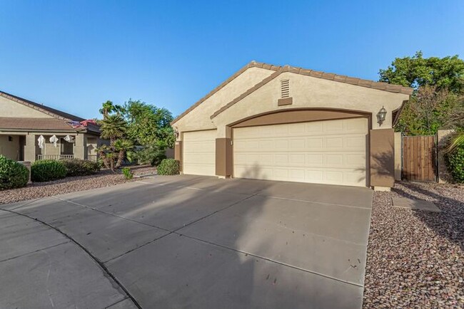 Building Photo - 3-bedroom plus bonus room with 3-car garag...