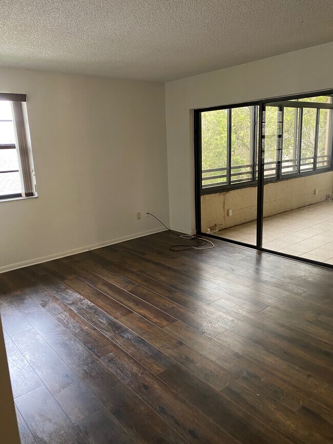 Foto del edificio - 11943 NW 11th St