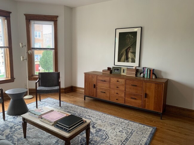Foto del edificio - 3341 W Adams St