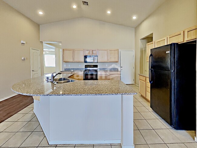 Foto del edificio - 212 Purple Passion Ave