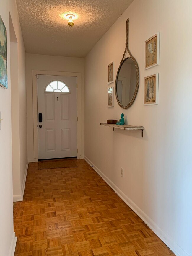 Building Photo - 412 S Palmway