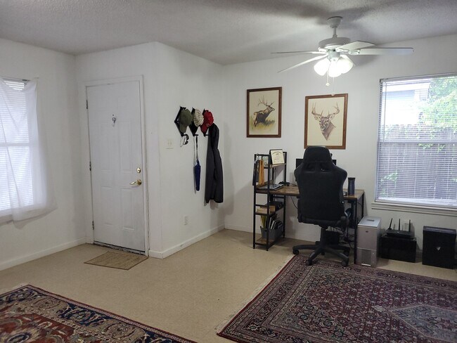 Foto del edificio - 4833 Townsend Dr