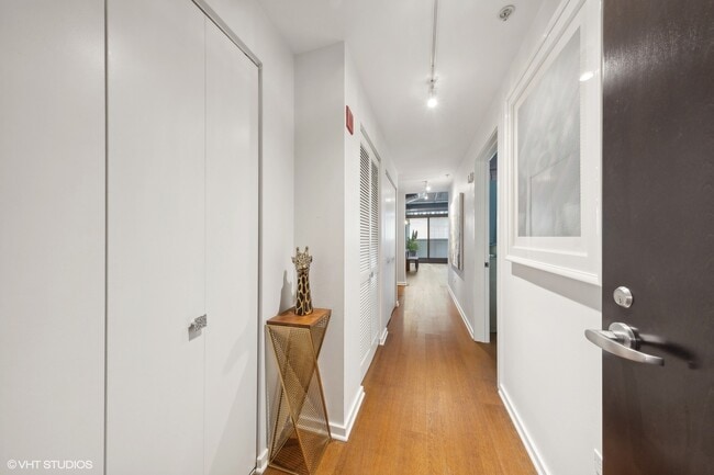 Building Photo - 240 E Illinois St