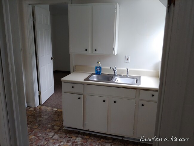 Kitchen 1 - 923 Windsor Ave