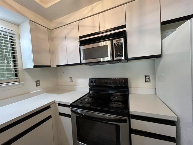Foto del edificio - 4144 Greystone Way