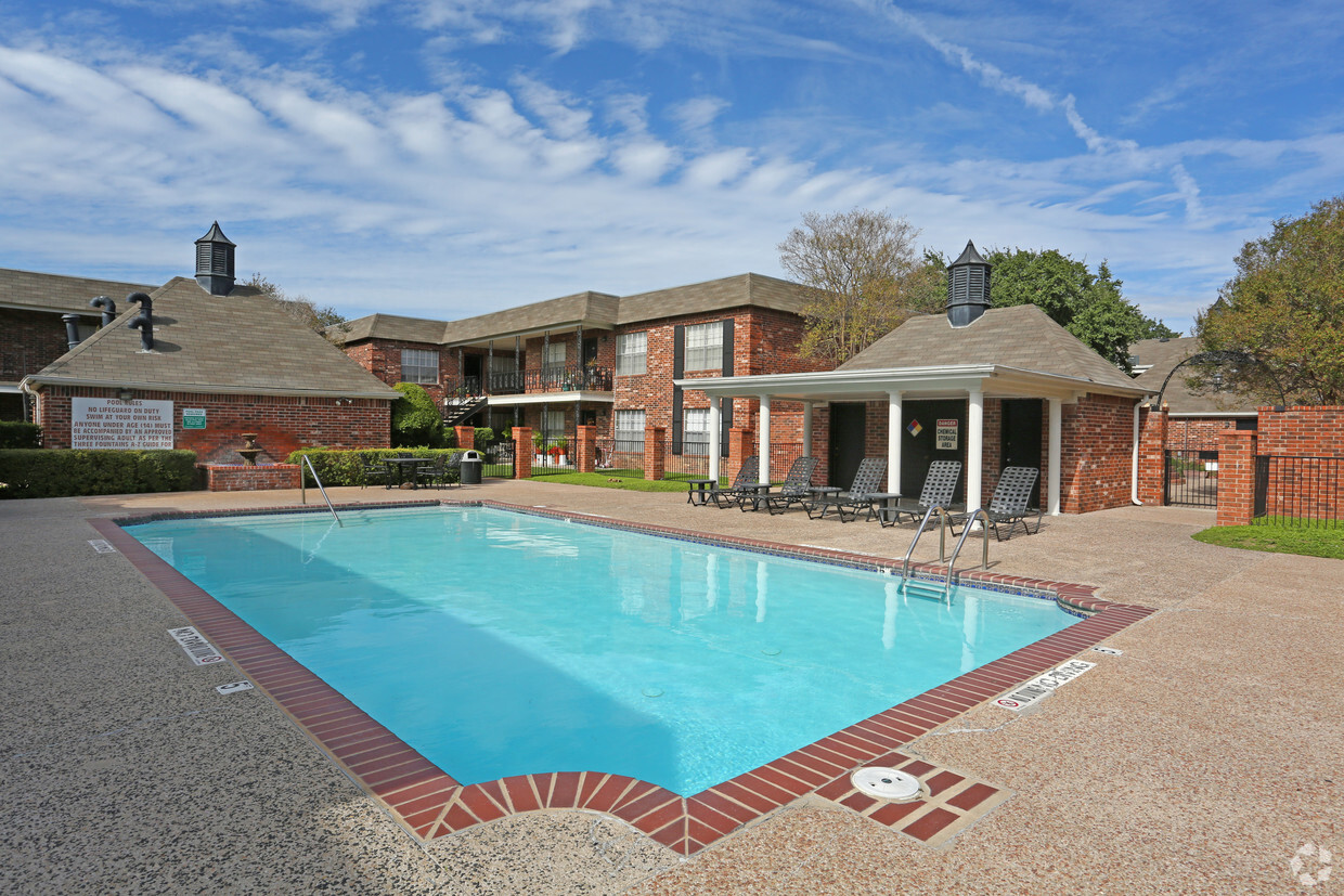 Primary Photo - Towne Oaks II Apartments