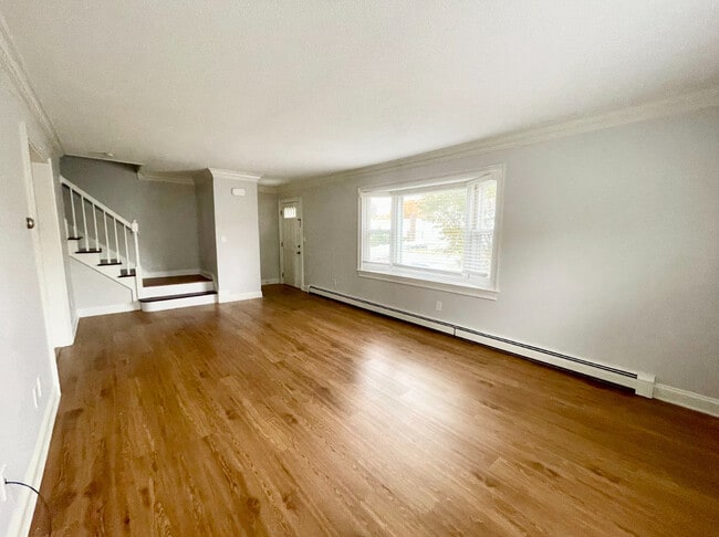 Building Photo - 115 Benson St