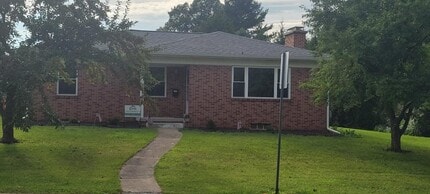 Building Photo - 462 N Pleasant Ave