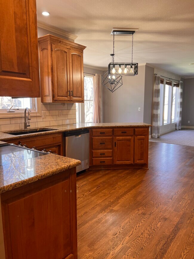 Kitchen with eat in space and connection to living space - 14090 S Greenwood St
