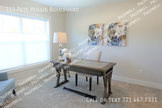 Foto del edificio - 313 Pete Hollis Blvd
