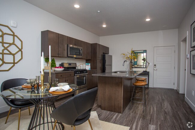 1HAB, 1BA - White Rock - The Bonneville