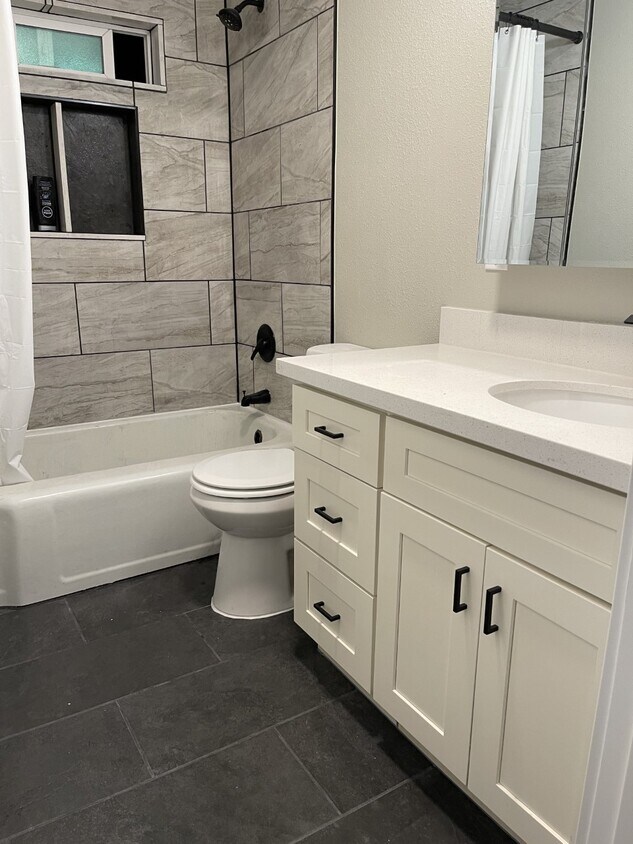 Foto principal - 1105 Lafayette St S