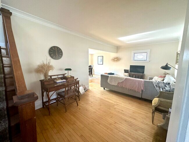 Foto del edificio - 2023 E Beverly Rd
