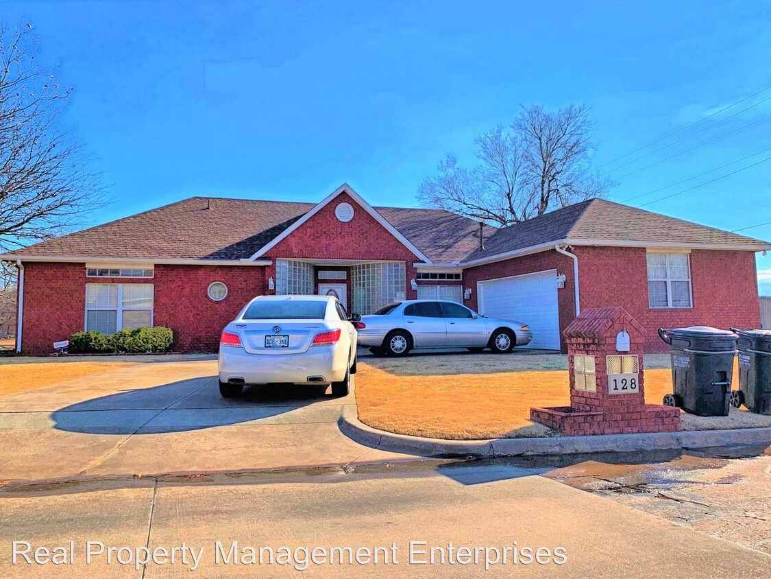 3 br, 2 bath House 128 Highland Dr House Rental in Moore, OK