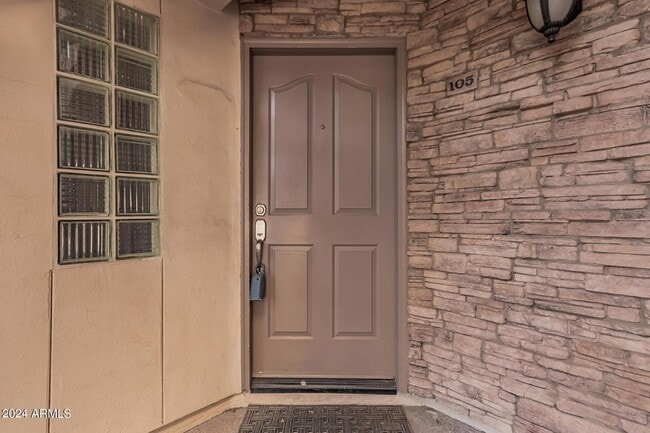 Building Photo - 3235 E Camelback Road Unit 105