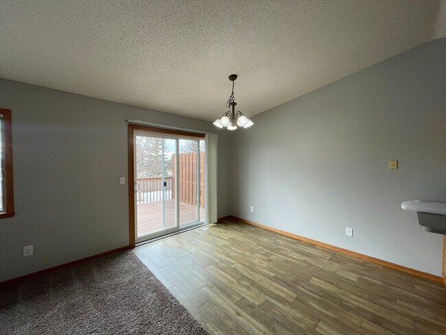 Building Photo - 3 Bed 2 Bath Twin-Home