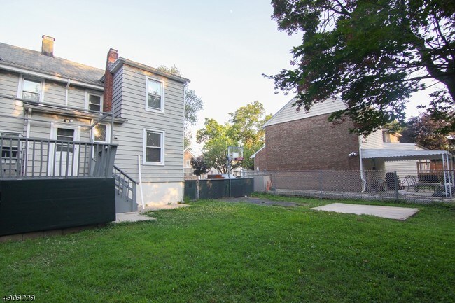 Building Photo - 21 Montgomery Pl