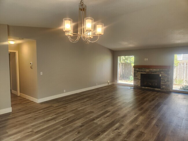 Building Photo - 2750 NW Eastway Ct