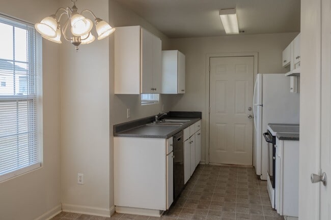 Foto del edificio - 5005 Scotch Pine Ave