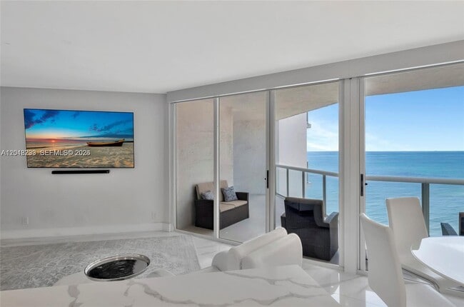 Building Photo - 16425 Collins Ave