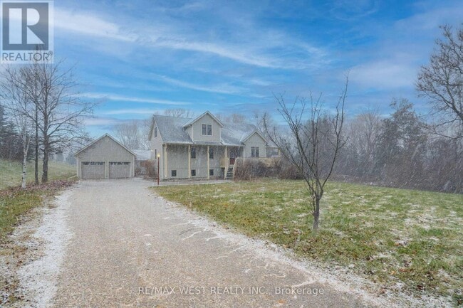 Building Photo - 2824-2825 5th Line