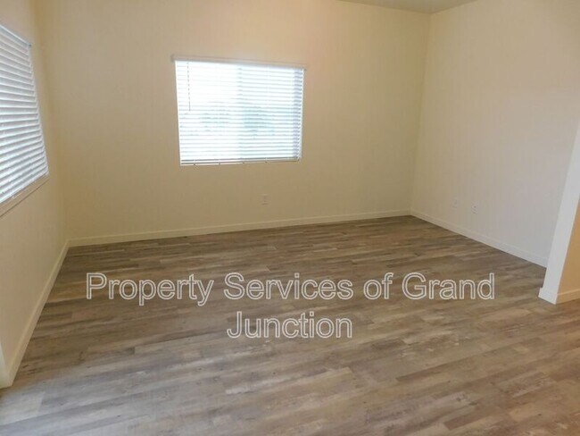 Building Photo - 662 Brookwillow Dr