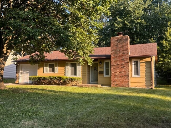 Building Photo - 2 Bedroom 1 Bath Single Family Home in Ove...