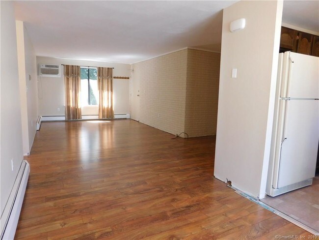 Building Photo - 822 Blackstone St