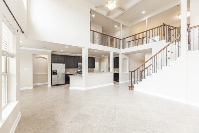 Foto del edificio - 6123 Northcrest Village Way