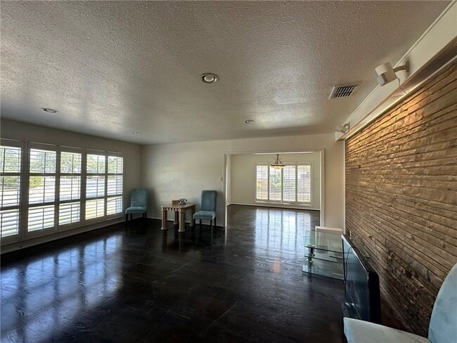 Building Photo - 301 Bermuda Pl