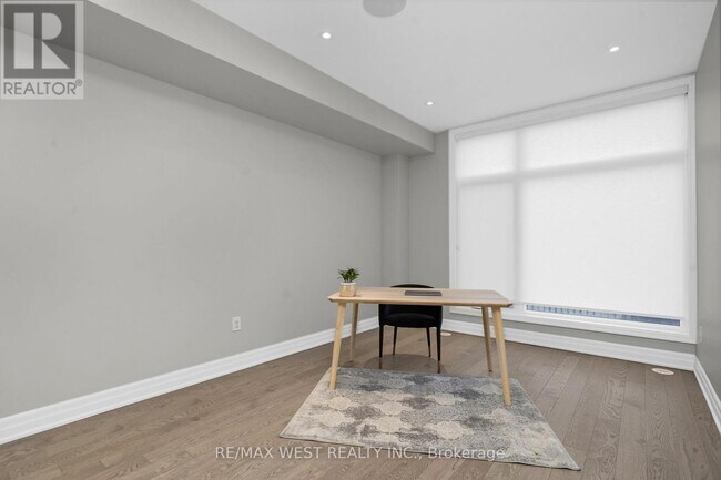 Photo du bâtiment - 8208 Pine Valley Dr