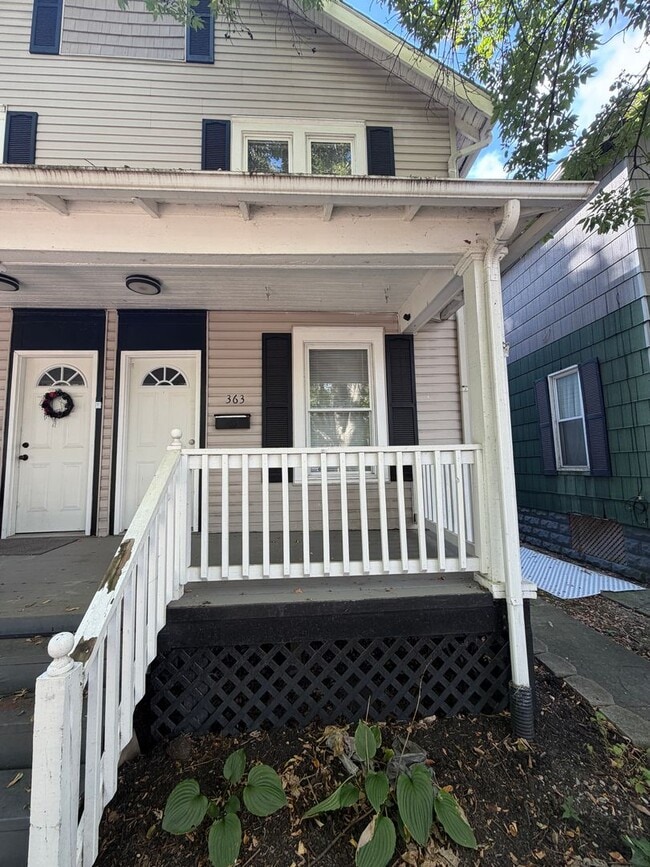 Building Photo - 363 E Gates St