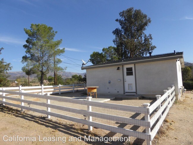 Building Photo - 33515 Agua Dulce Canyon Rd