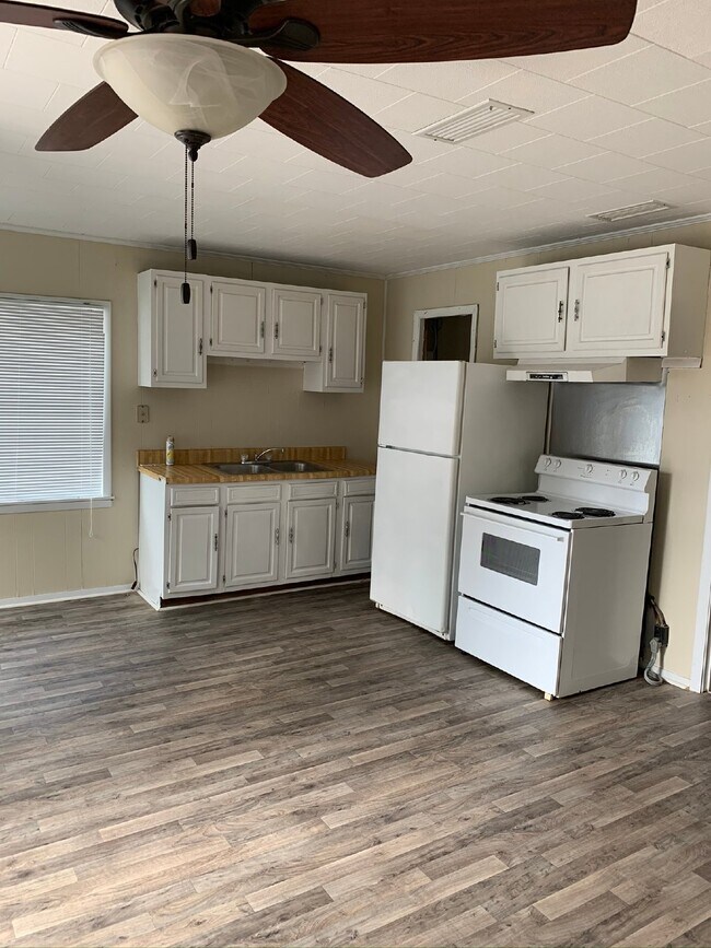 Building Photo - Apartment for Rent