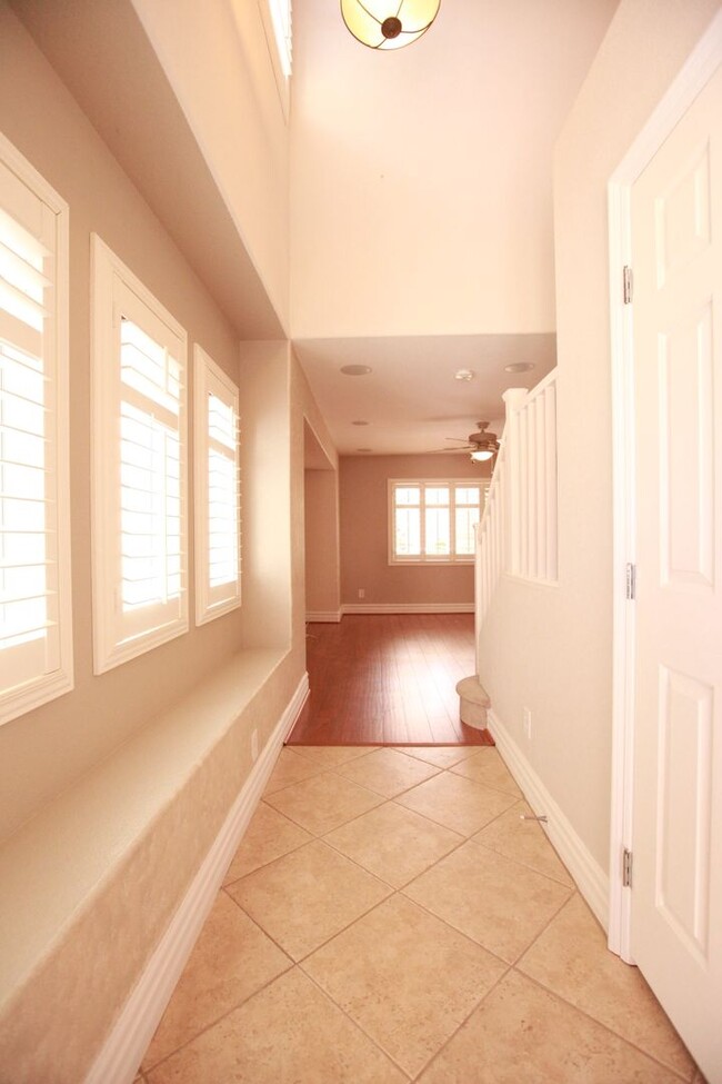 Building Photo - Guard-Gated Golf Course Community