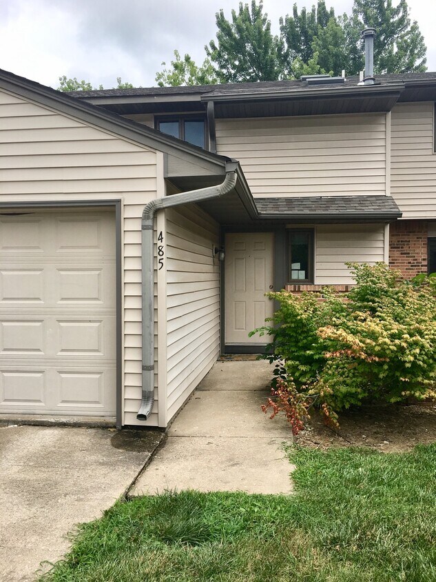 Primary Photo - 4 Bedroom Townhouse with 1 Car Garage - UP...