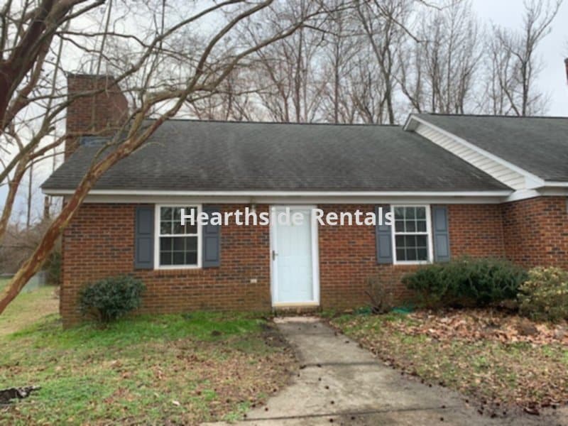 **2 Bedroom 2 Bath Duplex Near Pitt Commun... House Rental in