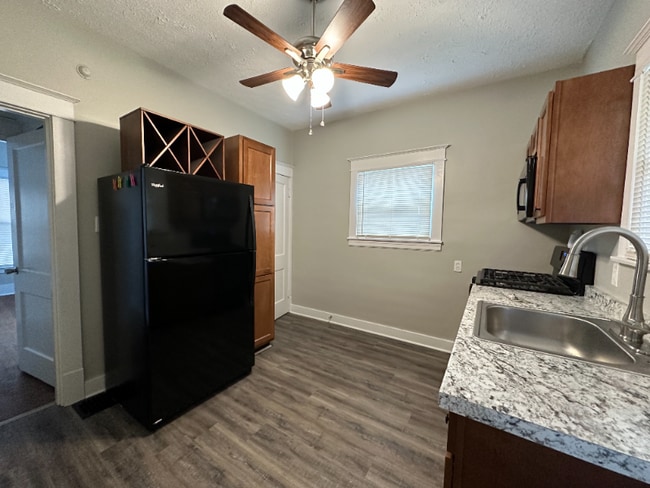 Building Photo - 813 Reading Rd